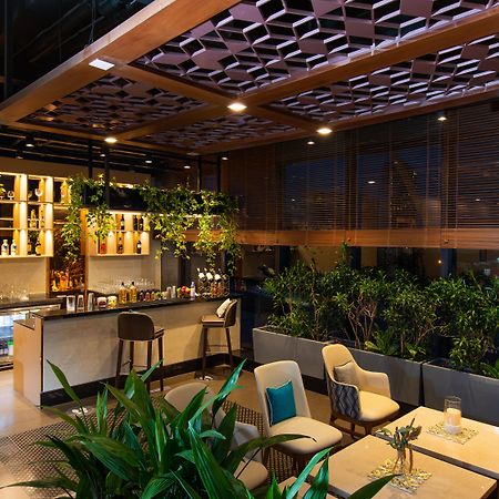 Holiday Inn Bengaluru Racecourse By Ihg Exterior foto The lounge at the airport