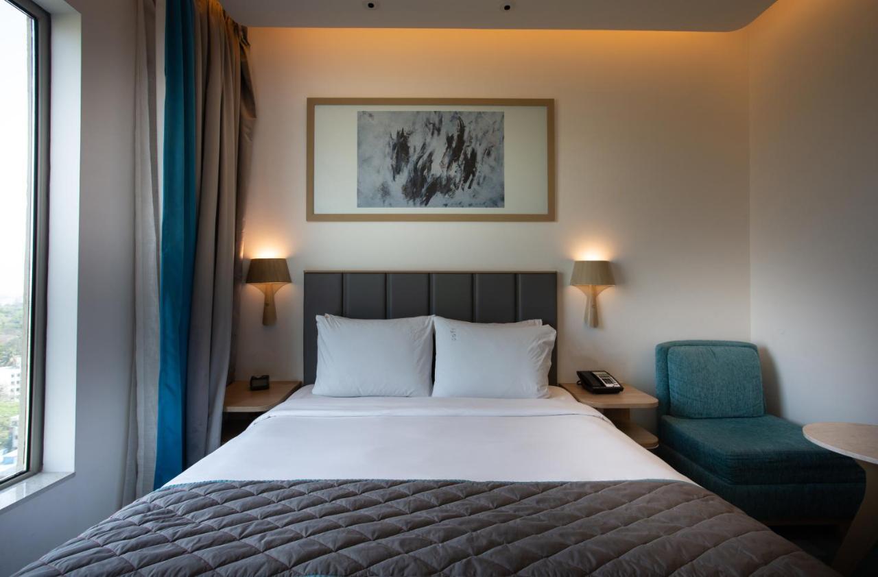 Holiday Inn Bengaluru Racecourse By Ihg Exterior foto A room at the hotel