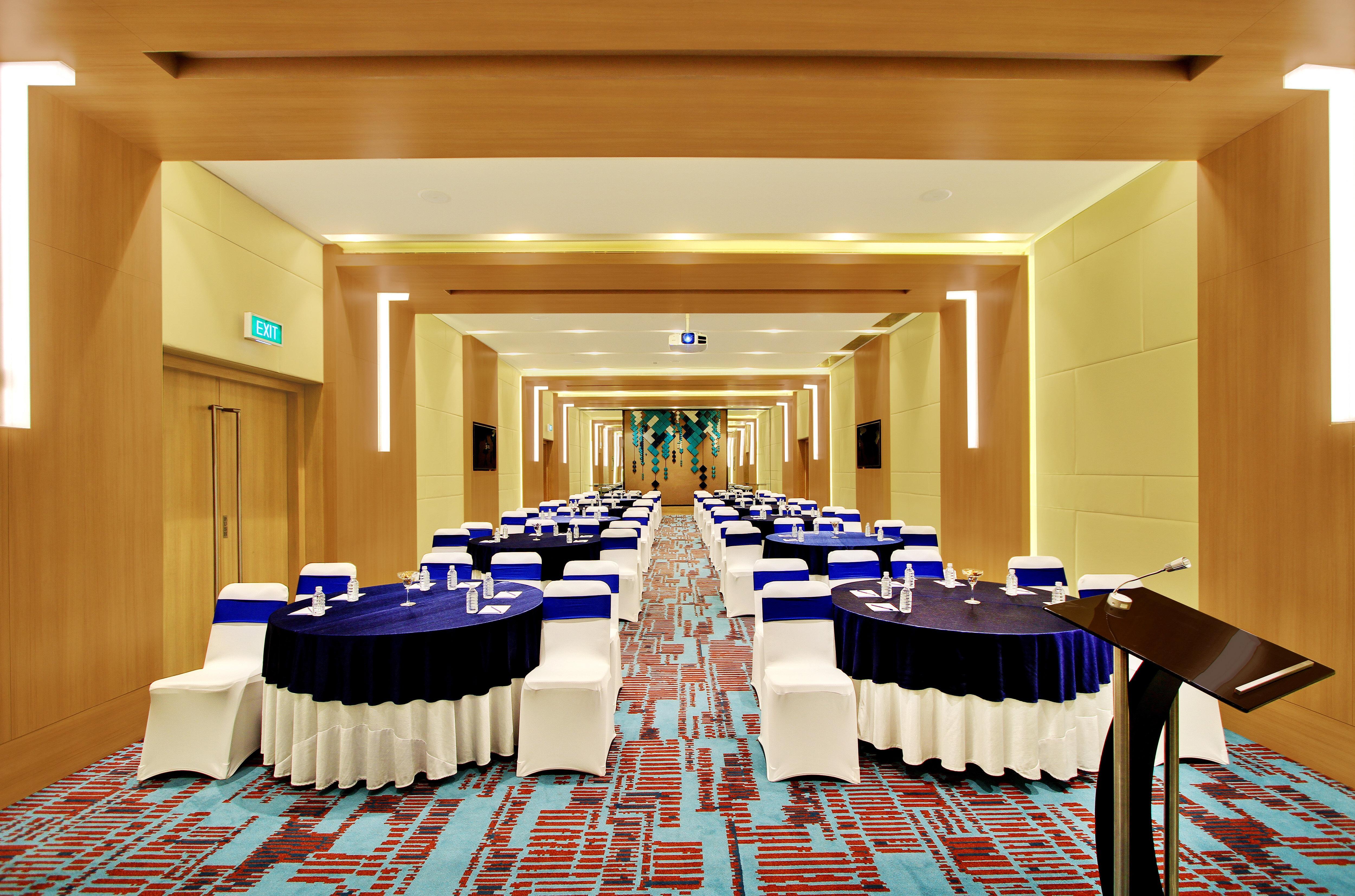Holiday Inn Bengaluru Racecourse By Ihg Exterior foto Meeting room