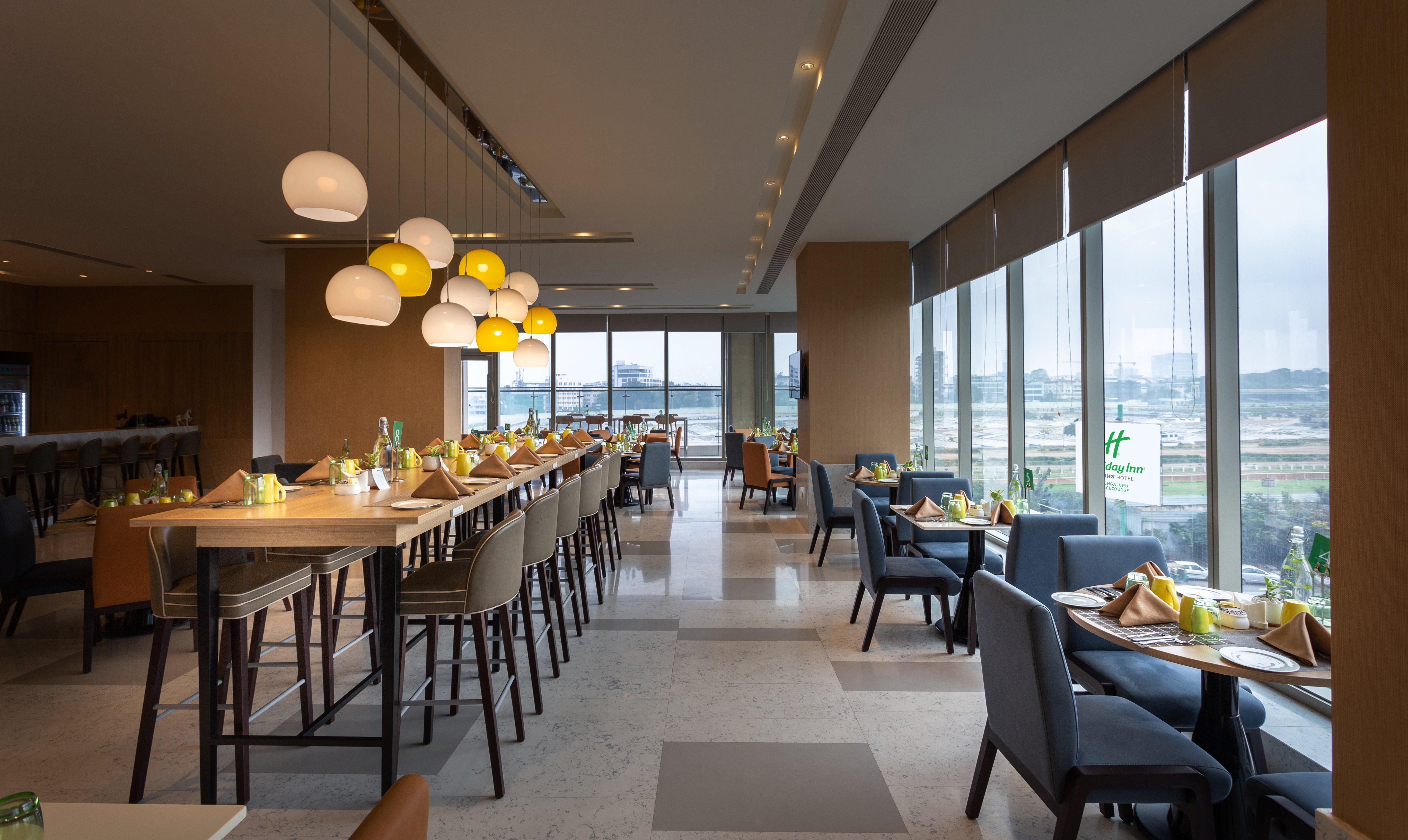 Holiday Inn Bengaluru Racecourse By Ihg Exterior foto The lounge at Changi Airport