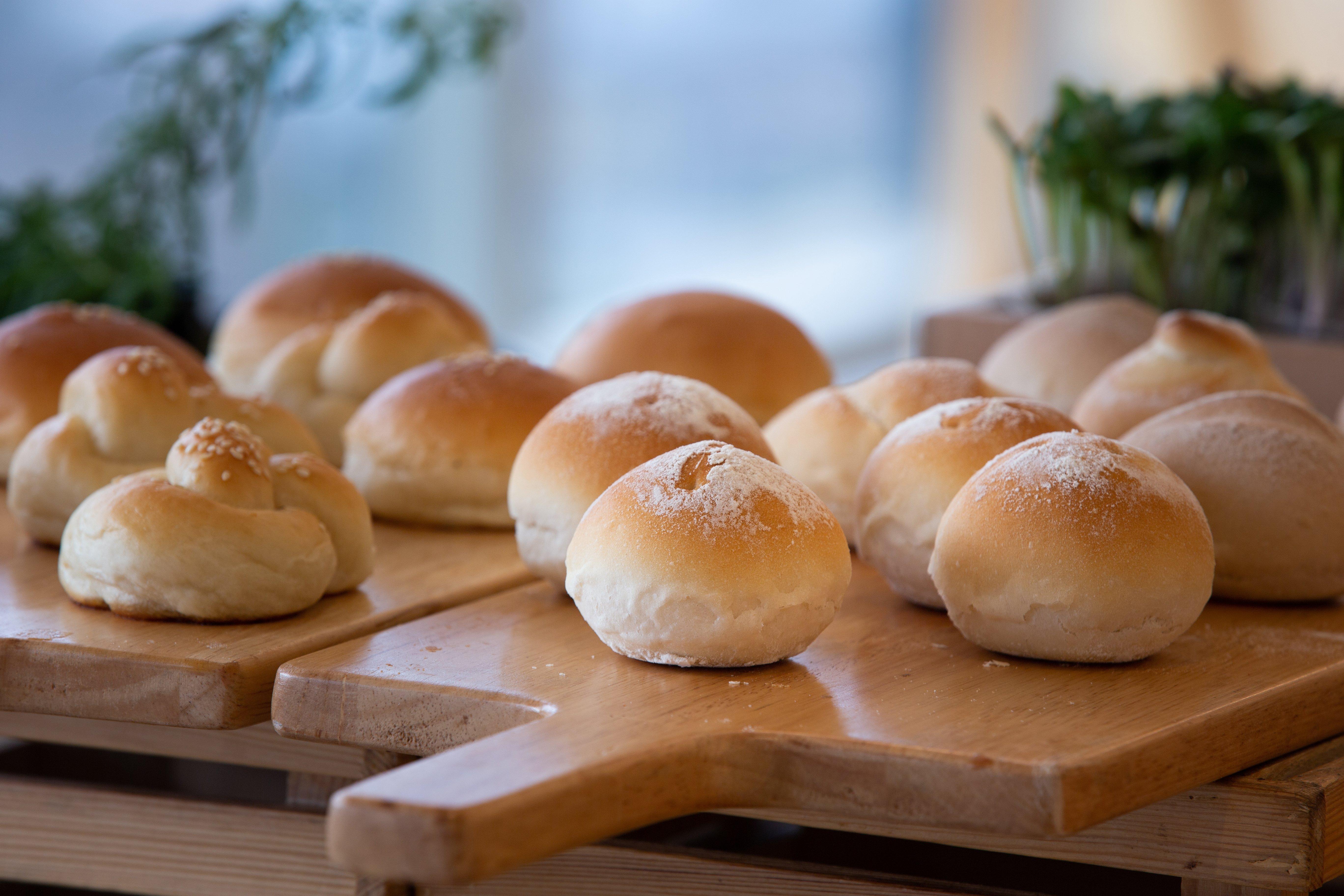 Holiday Inn Bengaluru Racecourse By Ihg Exterior foto Saffron buns