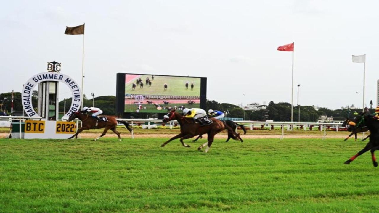 Holiday Inn Bengaluru Racecourse By Ihg Exterior foto The 2011 Singapore Derby