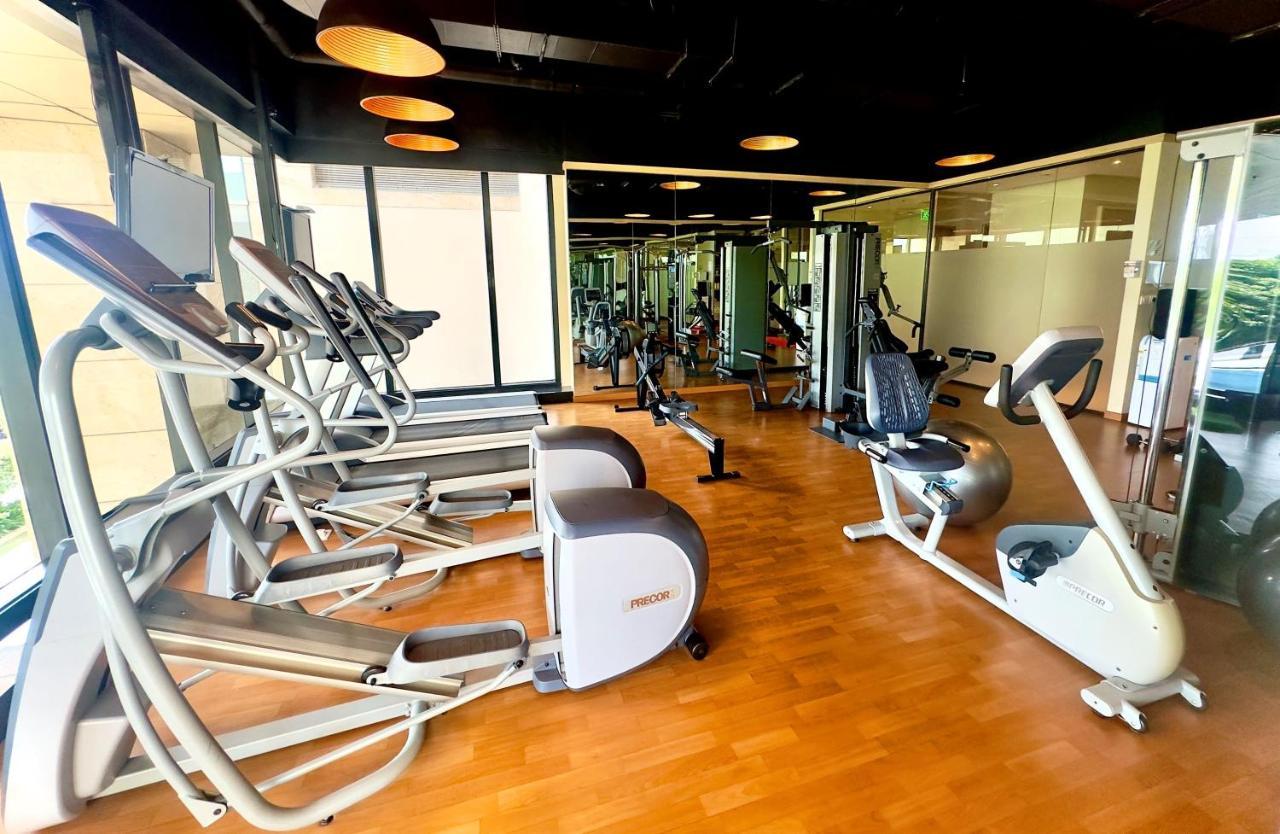 Holiday Inn Bengaluru Racecourse By Ihg Exterior foto The gym at the hotel